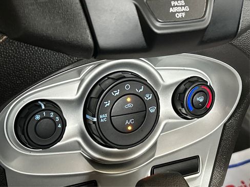 Used 2019 Ford Fiesta SE image 27