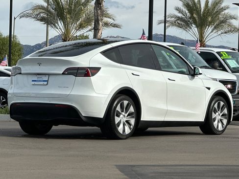 Used 2021 Tesla Model Y Long Range image 4