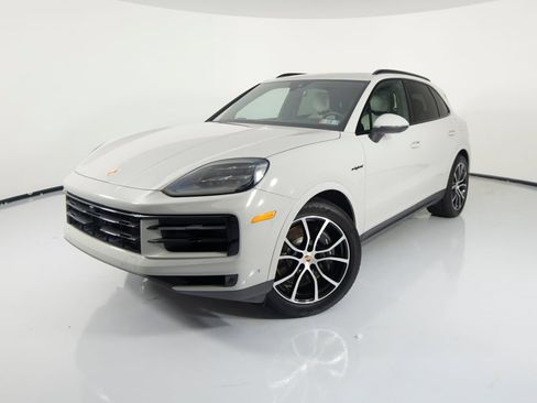 Certified 2026 Porsche Cayenne E-Hybrid AWD/4WD image 1