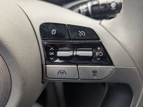 Used 2022 Hyundai Elantra SEL w/ Convenience + Premium Package FWD image 25