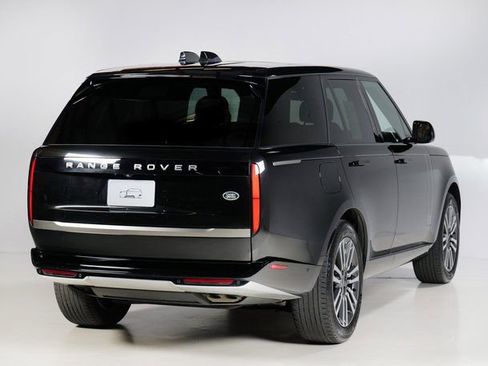 Used 2023 Land Rover Range Rover SE image 2