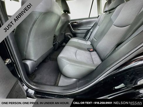 Used 2020 Toyota RAV4 XLE FWD image 22