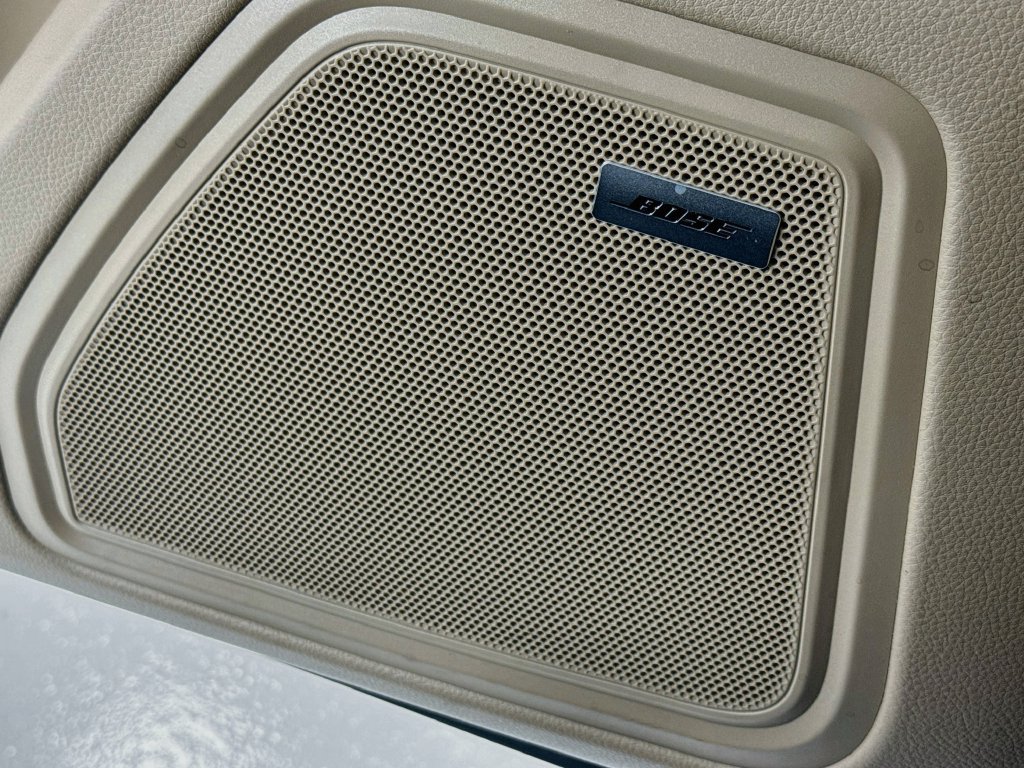 Certified 2025 Porsche Macan AWD/4WD image 12