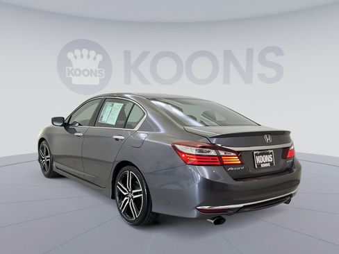 Used 2017 Honda Accord Sport image 7