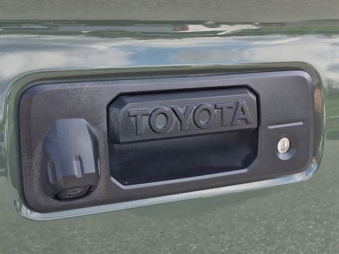 Used 2021 Toyota Tacoma TRD Off-Road w/ Technology Package AWD/4WD image 29
