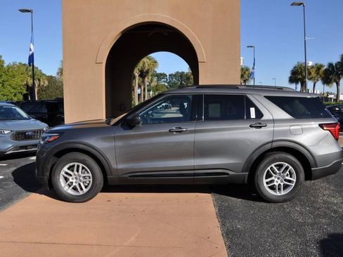 New 2026 Ford Explorer Active w/ Active Comfort Package image 2