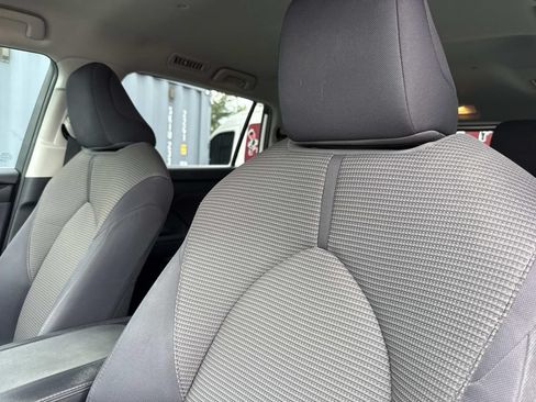 Used 2020 Toyota Highlander L AWD/4WD image 25