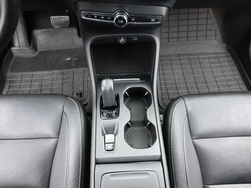 Used 2021 Volvo XC40 T5 Momentum w/ Protection Package Premier AWD/4WD image 14