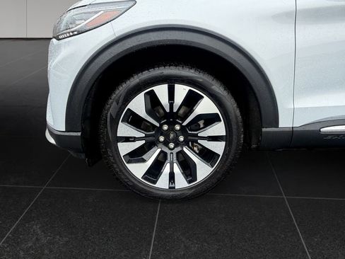 Used 2025 Ford Explorer Platinum w/ LUX Leather Package image 9