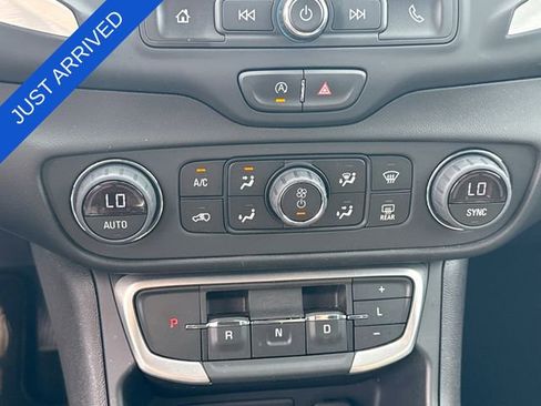 Used 2024 GMC Terrain SLE w/ Driver Convenience Package FWD image 19
