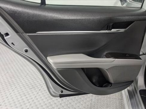 Used 2021 Toyota Camry SE image 16