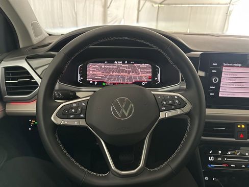 Used 2025 Volkswagen Taos SEL AWD/4WD image 22