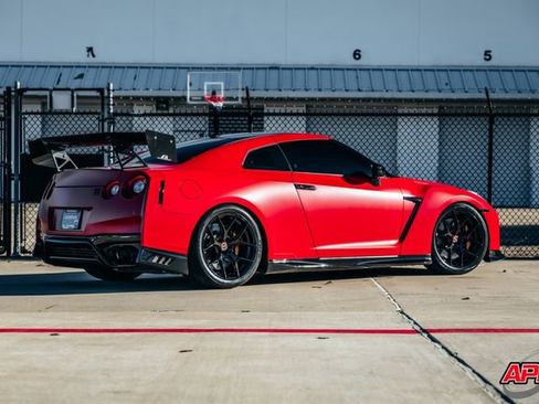 Used 2020 Nissan GT-R Premium w/ Premium Interior Package image 5