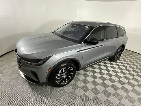 Used 2025 Lincoln Nautilus Premier image 9