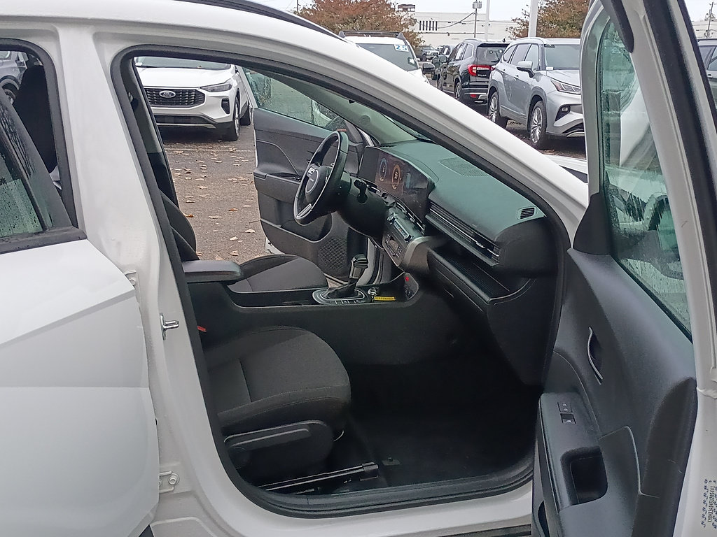 Used 2025 Hyundai Kona SEL FWD image 16