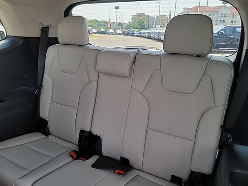 Used 2025 Kia Telluride EX w/ EX Captain's Chair Package FWD image 11