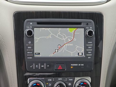 Used 2017 Chevrolet Traverse LT FWD image 7