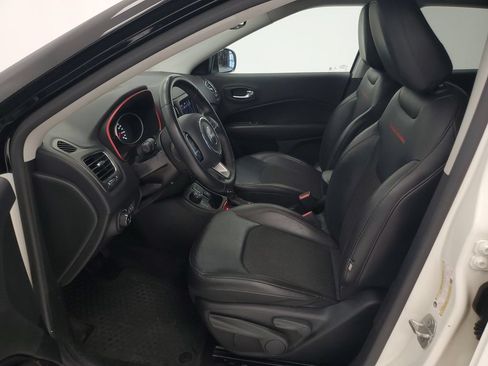 Used 2018 Jeep Compass Trailhawk w/ Navigation Group AWD/4WD image 12
