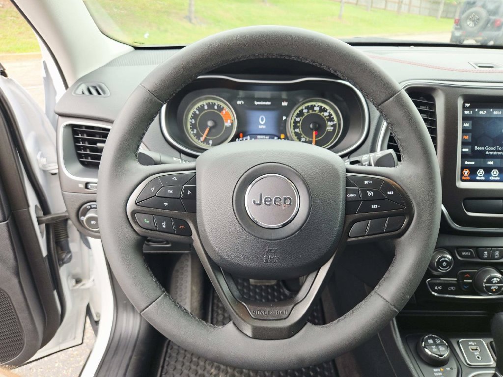 Used 2022 Jeep Cherokee Trailhawk AWD/4WD image 19