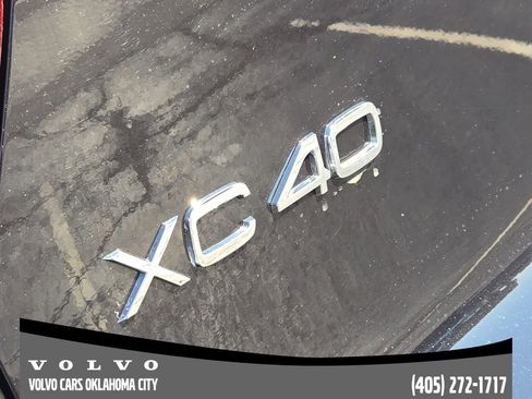 Certified 2023 Volvo XC40 B5 Plus w/ Driver Assist Package AWD/4WD image 10