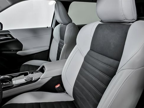 New 2025 Mitsubishi Outlander SE image 13