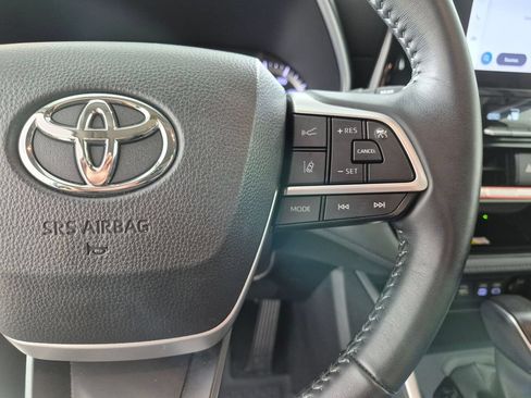 Used 2025 Toyota Highlander XLE AWD/4WD image 15