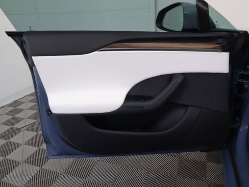 Used 2026 Tesla Model S image 25