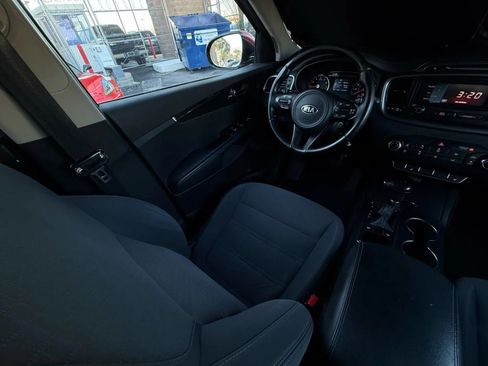 Used 2016 Kia Sorento LX w/ LX Convenience Package image 46