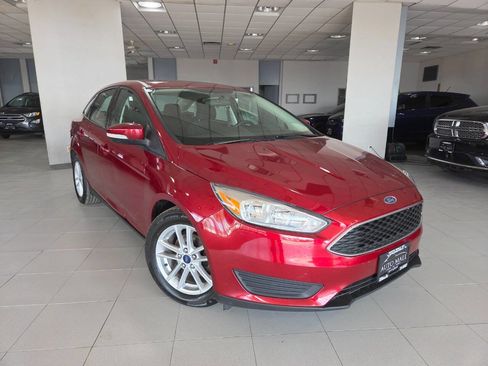 Used 2017 Ford Focus SE w/ Cold Weather Package image 1