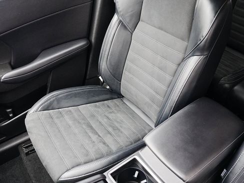 Used 2024 Mitsubishi Outlander SE image 11