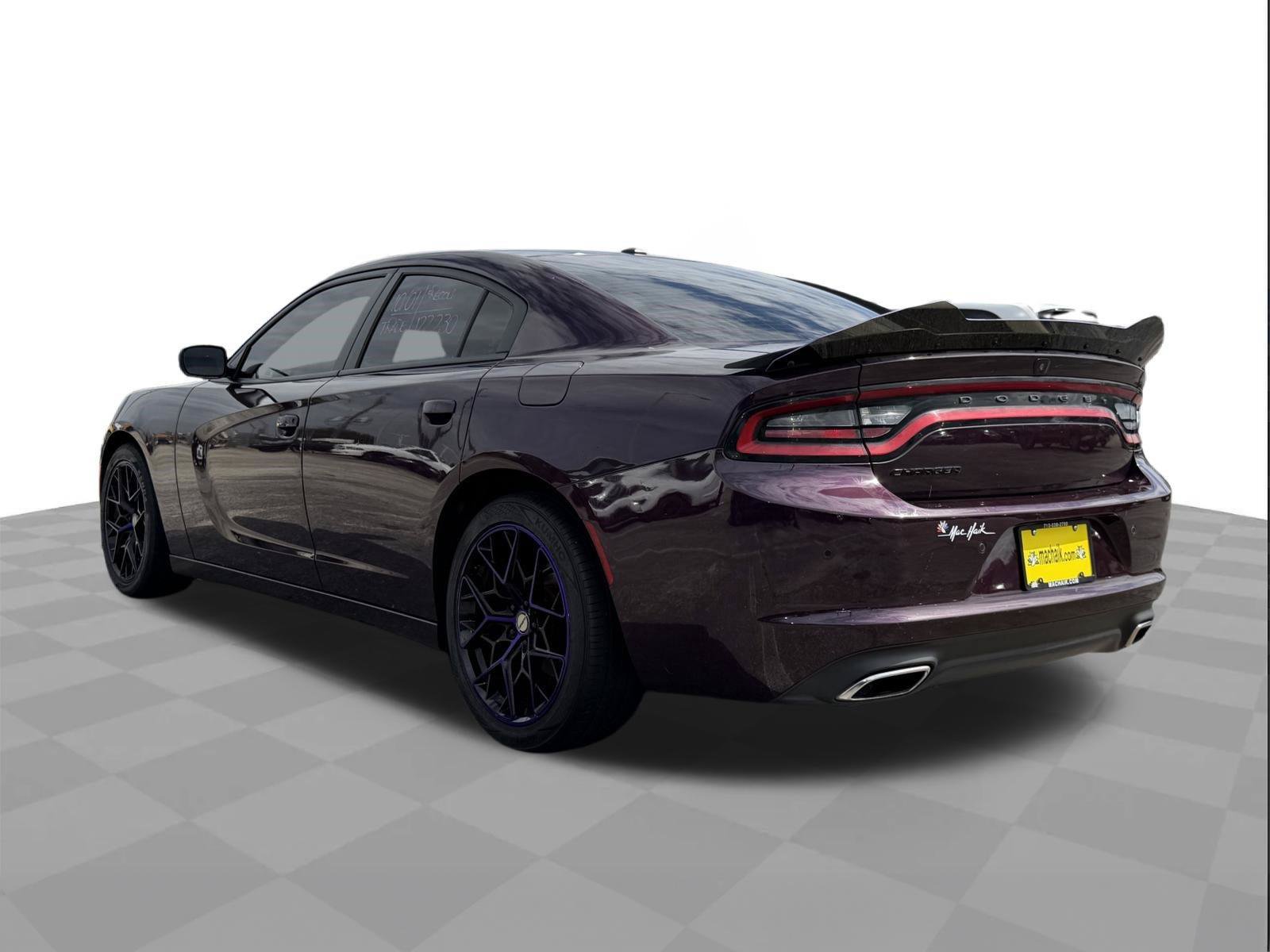 Used 2020 Dodge Charger SXT w/ Blacktop Package RWD image 3