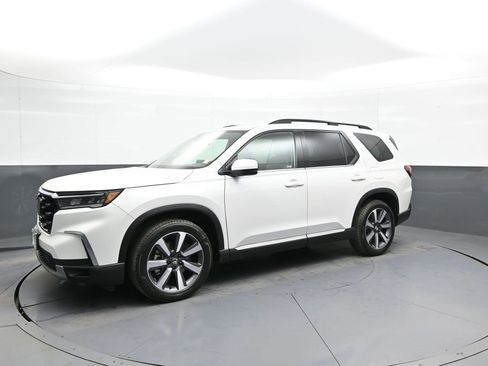 Certified 2023 Honda Pilot Touring image 10