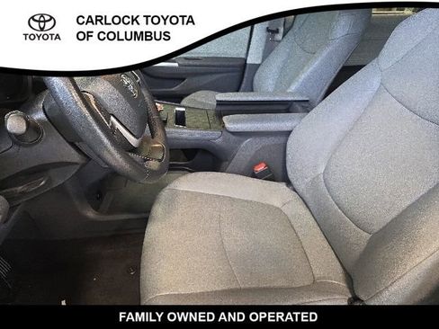 Used 2024 Toyota Sienna XLE FWD image 12