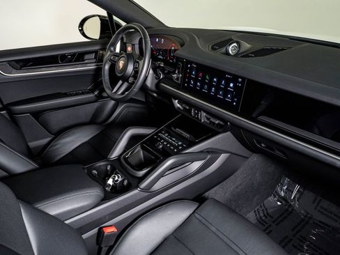 Certified 2025 Porsche Cayenne Coupe AWD/4WD image 14
