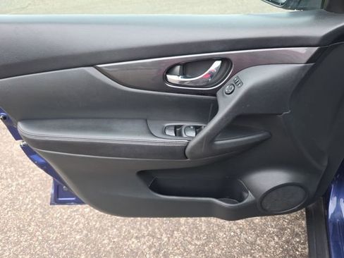 Certified 2017 Nissan Rogue S image 13