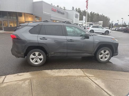 Used 2021 Toyota RAV4 LE w/ Carpet Mat Package (TMS) AWD/4WD image 6