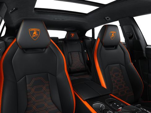 Used 2025 Lamborghini Urus SE AWD/4WD image 2