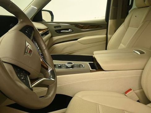 Used 2023 Cadillac Escalade Premium Luxury Platinum w/ Heavy-Duty Trailer Package AWD/4WD image 21