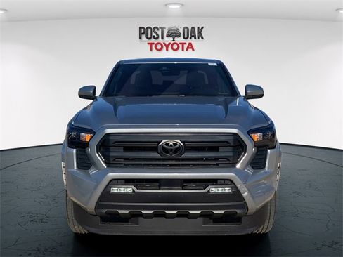 Used 2025 Toyota Tacoma SR5 image 2