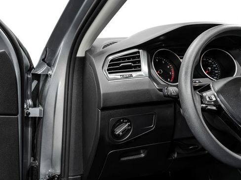 Used 2021 Volkswagen Tiguan S image 23