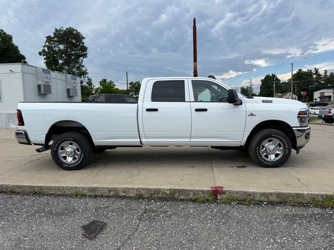 Used 2026 RAM 2500 Tradesman w/ Chrome Appearance Group AWD/4WD image 5