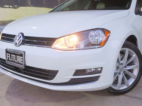 Used 2017 Volkswagen Golf SE image 8