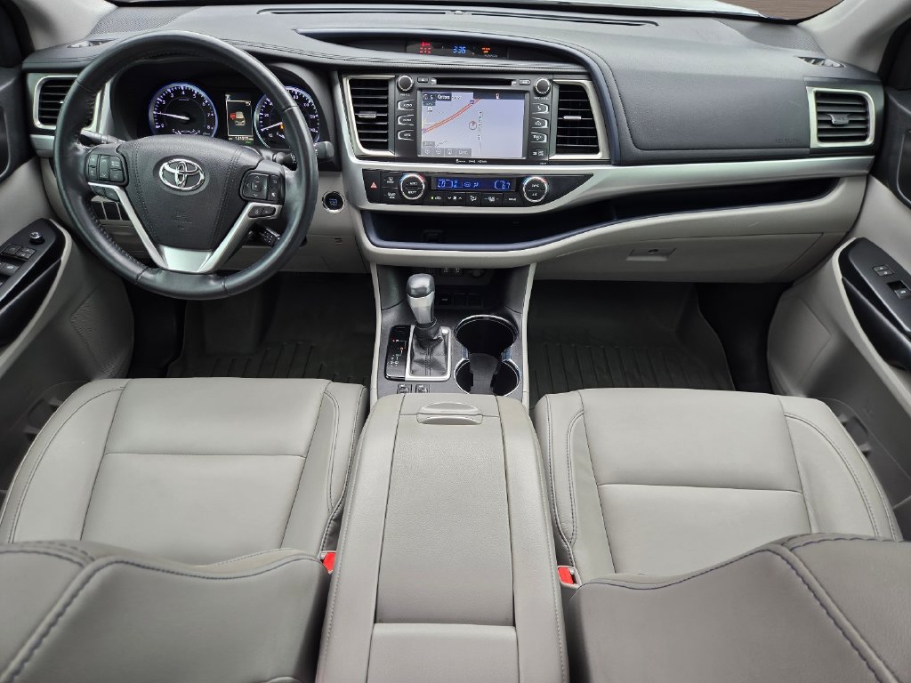 Used 2018 Toyota Highlander XLE FWD image 17