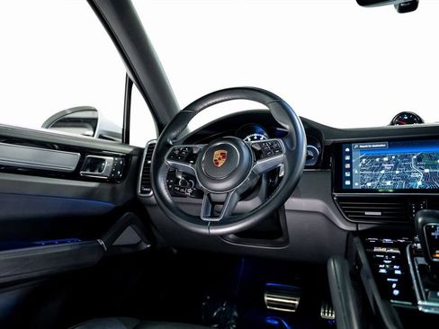 Used 2022 Porsche Cayenne S Platinum image 39