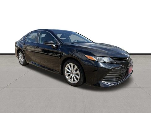 Used 2020 Toyota Camry LE FWD image 7