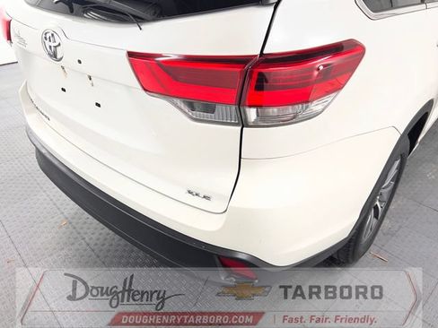 Used 2018 Toyota Highlander XLE FWD image 14