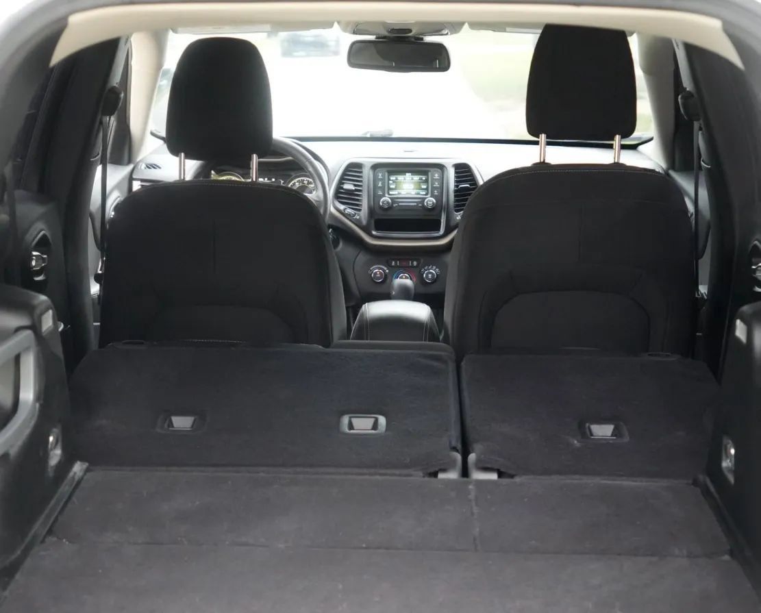 Used 2017 Jeep Cherokee Sport AWD/4WD image 15