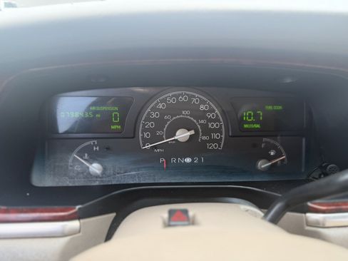 Used 2003 Lincoln Town Car Cartier RWD image 26