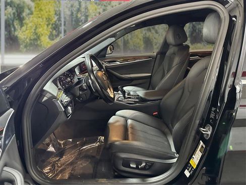 Used 2019 BMW 530i xDrive image 9