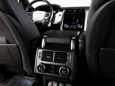 Used 2024 Land Rover Discovery Dynamic SE AWD/4WD image 21